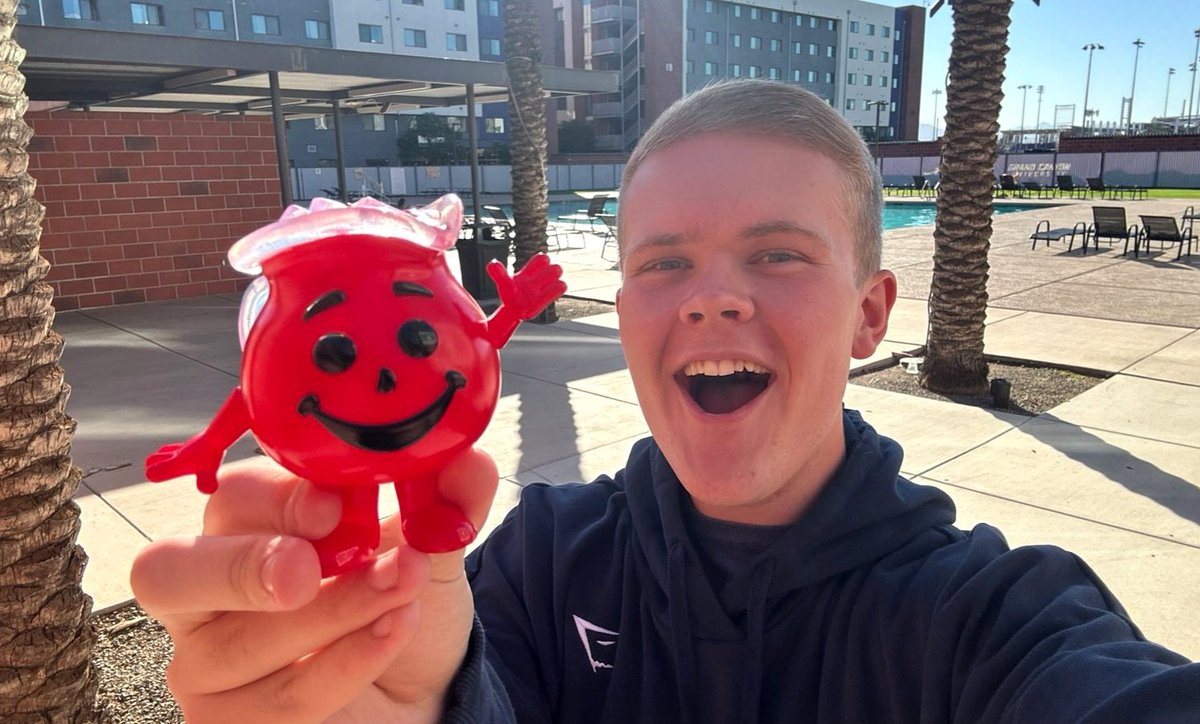 PezSundae's tweet image. What&apos;s the TRICK to experience Funkoween and Fall when the leaves aren&apos;t changing colors and its hot all the time out here. A cold glass of kool-aid preferred over Pumpkin Spice. It&apos;s a different world out here! @OriginalFunko #FunkoPhotoADayChallenge