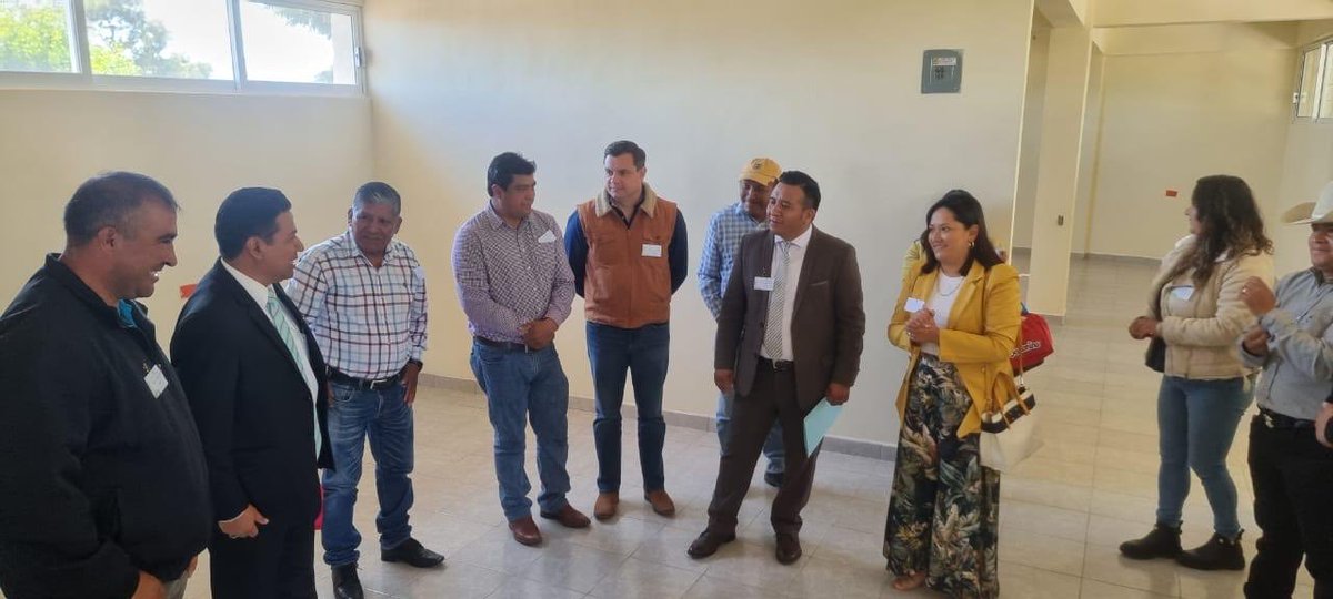 Celebramos el 27° aniversario de la Secundaria “2 de Marzo”, en la comunidad de Las Huertas, Jilotepec; e inauguramos las aulas de idiomas, un proyecto realizado en colaboración con padres de familia y con los gobiernos estatal y federal.
Fue un gusto contribuir al