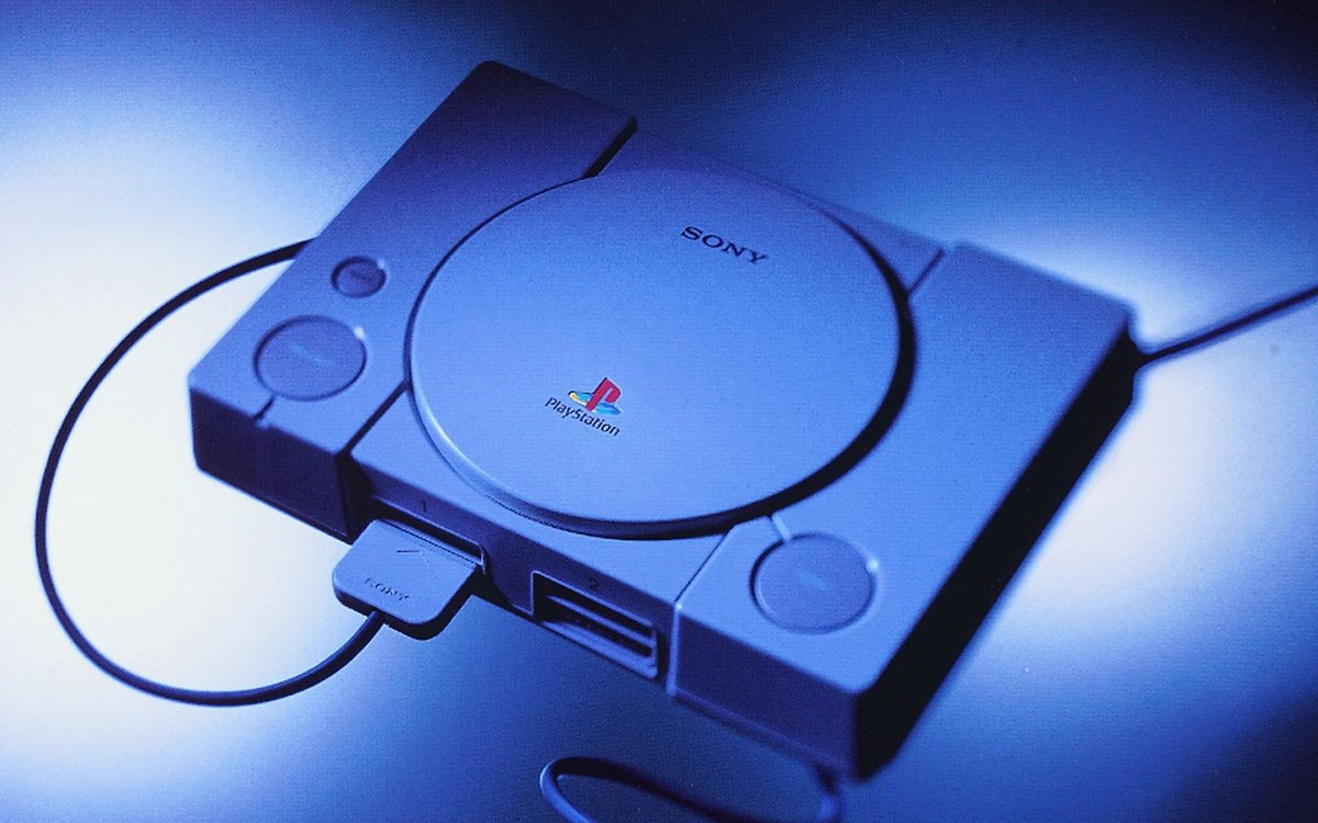 Okami13_'s tweet photo. Shuhei Yoshida says Bandai Namco and Square Enix were Sony's most important allies for the launch of the original PlayStation.

"Square obviously had a huge hit with Final Fantasy games on Super Nintendo [...] However, Sakaguchi-san, the creator, was very unhappy with the decision that Nintendo made [...] to use cartridges.

Sakaguchi dreamed of shipping games with full 3D movies [...] The cartridge has such a small memory that they didn't allow him to realize this vision."

https://t.co/m7Ij6EjQMG