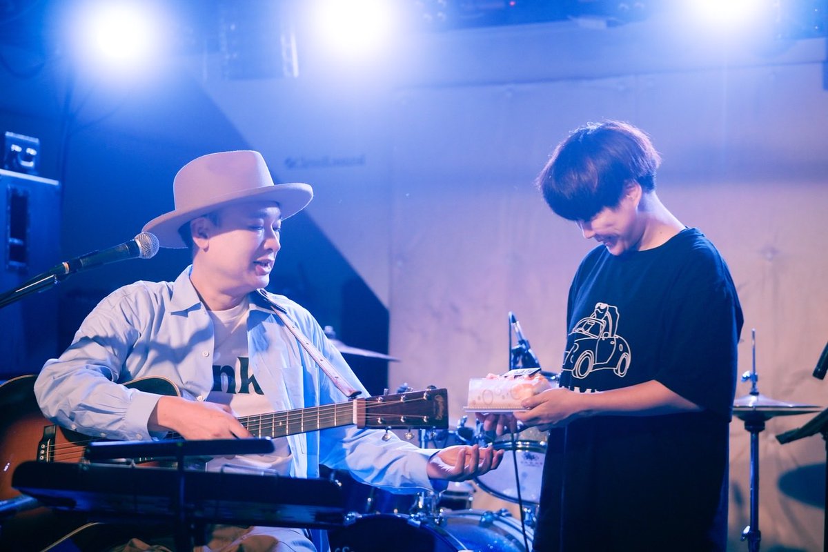 小倉でのライブは1時間30分くらいのライブでした。
以下セットリストです。
1.サザエさん一家
2.ウィスキー
3.ウイスキーが、お好きでしょ
4.小倉の娘 (イパネマの娘)
5.時の過ぎゆくままに
6.帰れない二人
7.日曜日よりの使者
8.ウィスキー (リプライズ)
9.暗闇でキッス
10.僕であるために