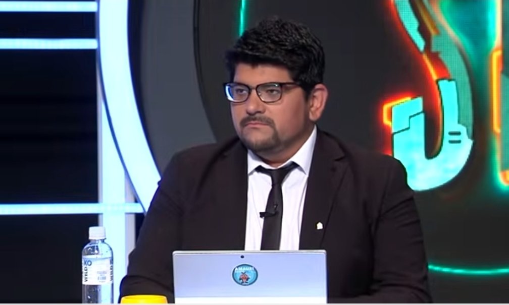 Este Amauri que onda este tipo?....4 temporadas viendo Sin Filtros y jamás había visto un tipo tan hiperventilado y engrupido como este. Al menos el capítulo está más picante que el aburrido debate.

#SinFiltros_TV
#SinFiltros 
#SinFiltrostv