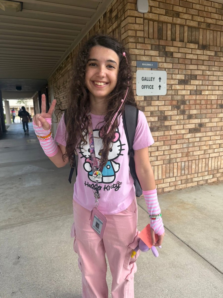 TMStigersharks's tweet photo. 💗 TMS students showed their support for Breast Cancer Awareness by celebrating Pink Out Day! 🎀 From head to toe, our halls were filled with pink and positivity! #PinkOutDay #tms #BreastCancerAwareness https://t.co/3H21xLYzIx