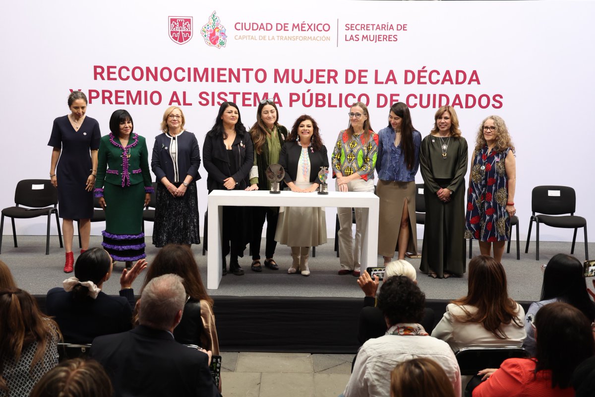 Gracias de corazón por el reconocimiento a la Mujer de la Década y el premio al Sistema Público de Cuidados. 

Son un impulso para seguir trabajando con convicción por una ciudad que cuida, que abraza y que transforma con el esfuerzo de todas y todos.

¡Este logro es de cada