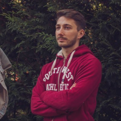 Lui ça se voit il prends la pose de sa PP à chacun de ses tweets et a chaque fois c’est des vannes qui serait même pas retenues pour une chronique à quotidien 😅