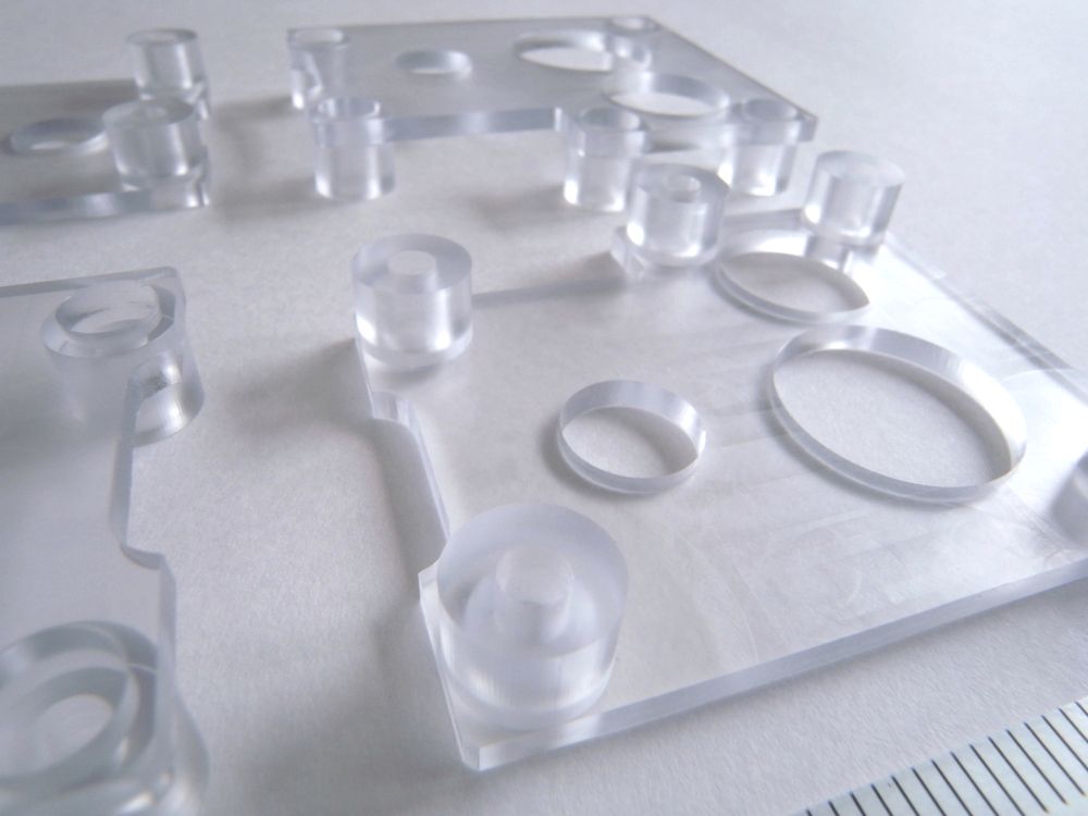jushikakou_com's tweet photo. [PVC加工品 | 樹脂加工ドットコム]
https://t.co/UEZ4JrrbBa

外寸は7t×37mm×44mm。色は透明色。5つの突起部はφ7×5mmで、厚板からマシニングセンターを用いて精密切削加工で仕上げています。

------
#樹脂加工 #プラスチック加工 #切削加工 #PVC #PVC加工 #PVC切削加工 #塩ビ #塩ビ加工 #塩ビ切削加工 https://t.co/HJm1kCUmTU