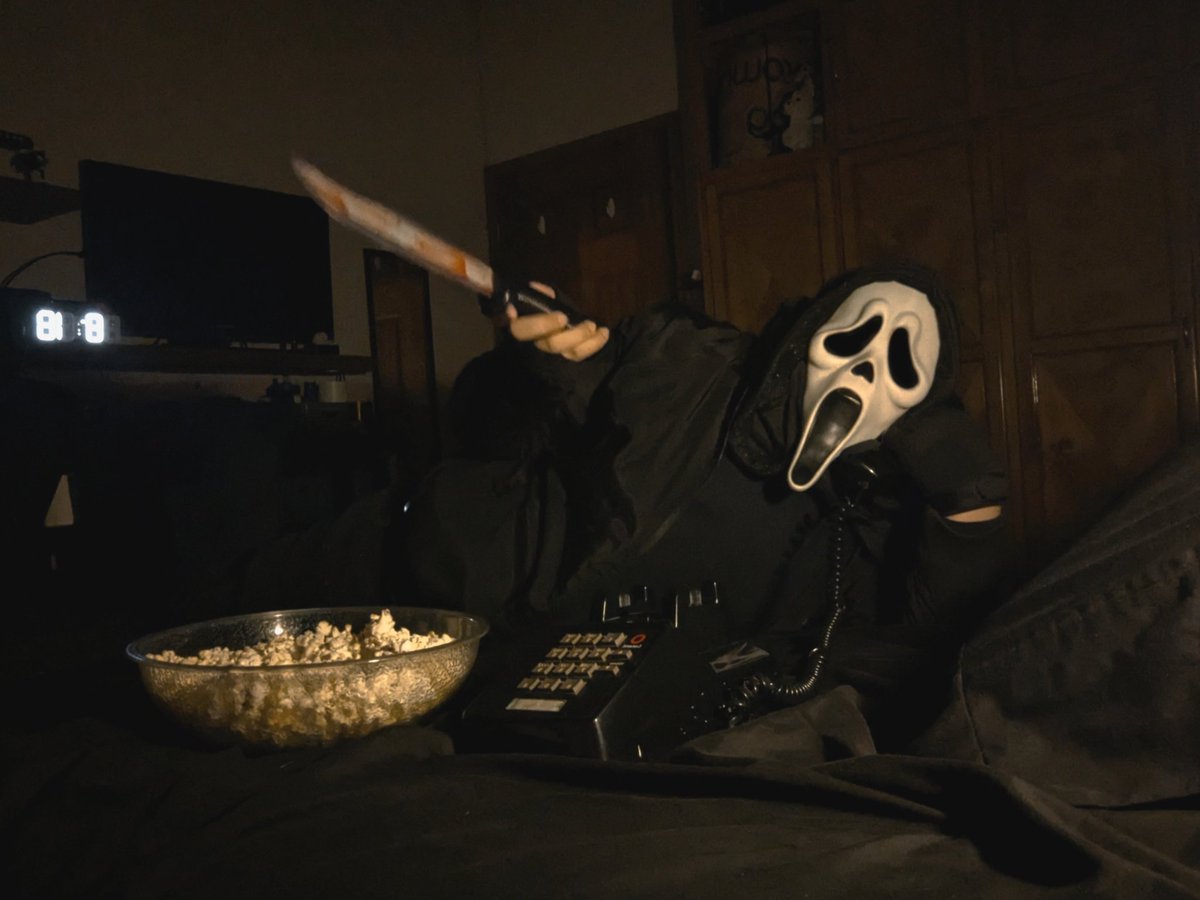 phantomdaniela's tweet image. our favorite scary movie 🖤🔪
@chandwich