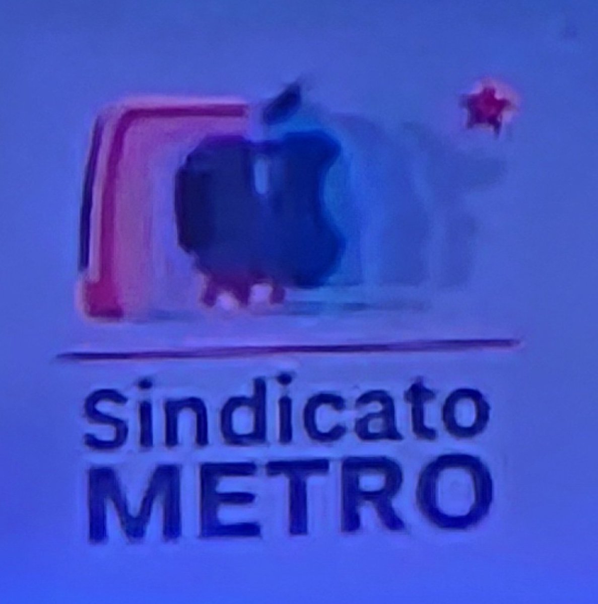 cmmc116's tweet photo. El parásito comunista con su laptop pagado por todos nosotros  

#SinFiltros_TV 
#SinFiltros https://t.co/NGuWDtP0on