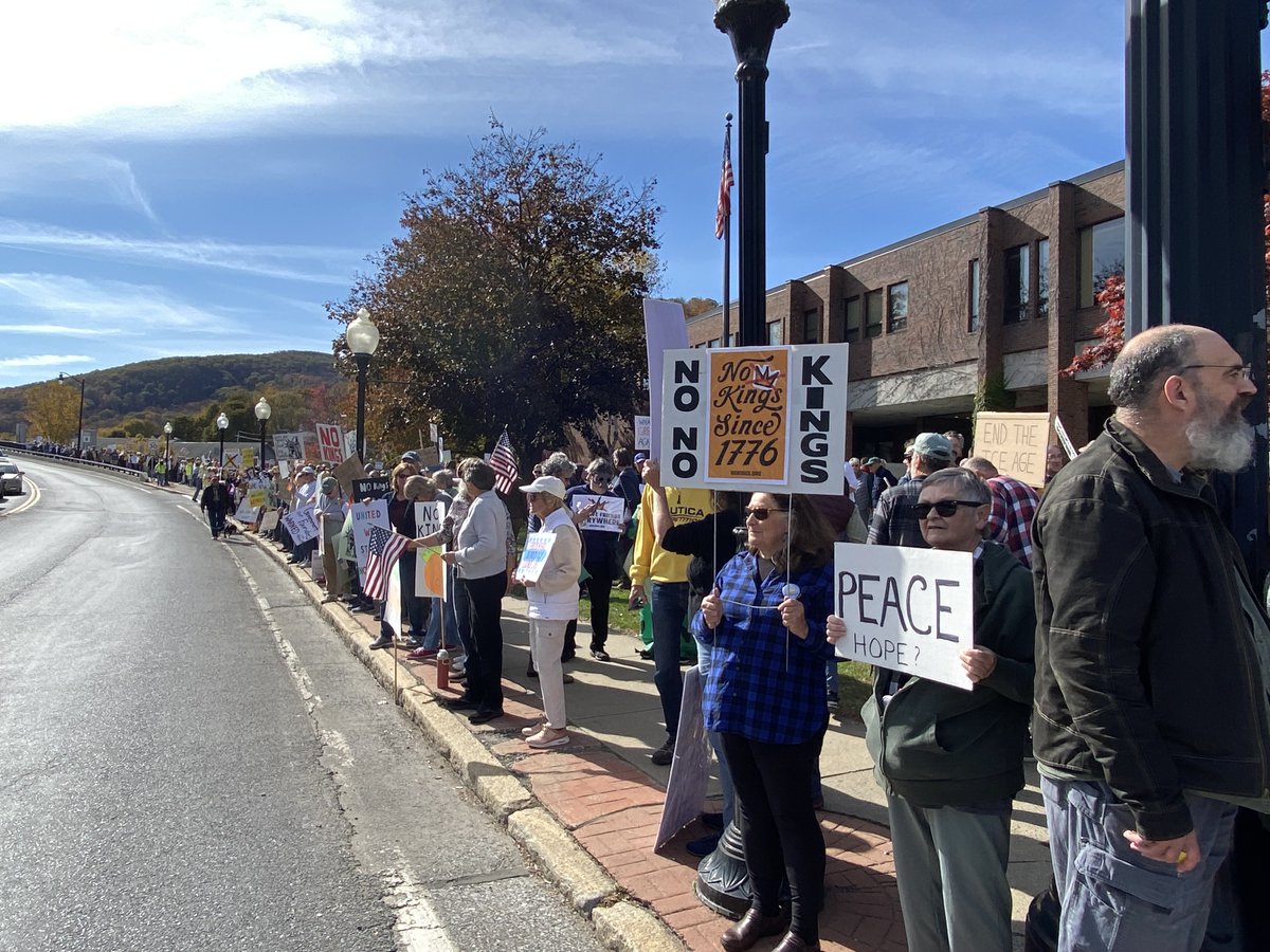 rick_fleury's tweet photo. No Kings in North Adams, Massachusetts, Berkshires #NoKings #NoKingsOct18 #TrumpisaNationalDisgrace #Berkshires #Trump https://t.co/q93fn8fOS8