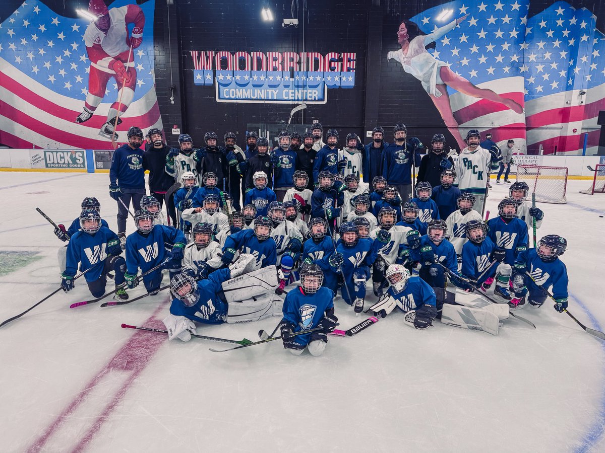 wolfpackhcky's tweet image. Our first of many #MondayNightMiteMentors as a part of our 2025-26 Big Brother Program 🐺💚 a big thank you to our coaches and players who were involved on and off the ice tonight #PartOfThePack