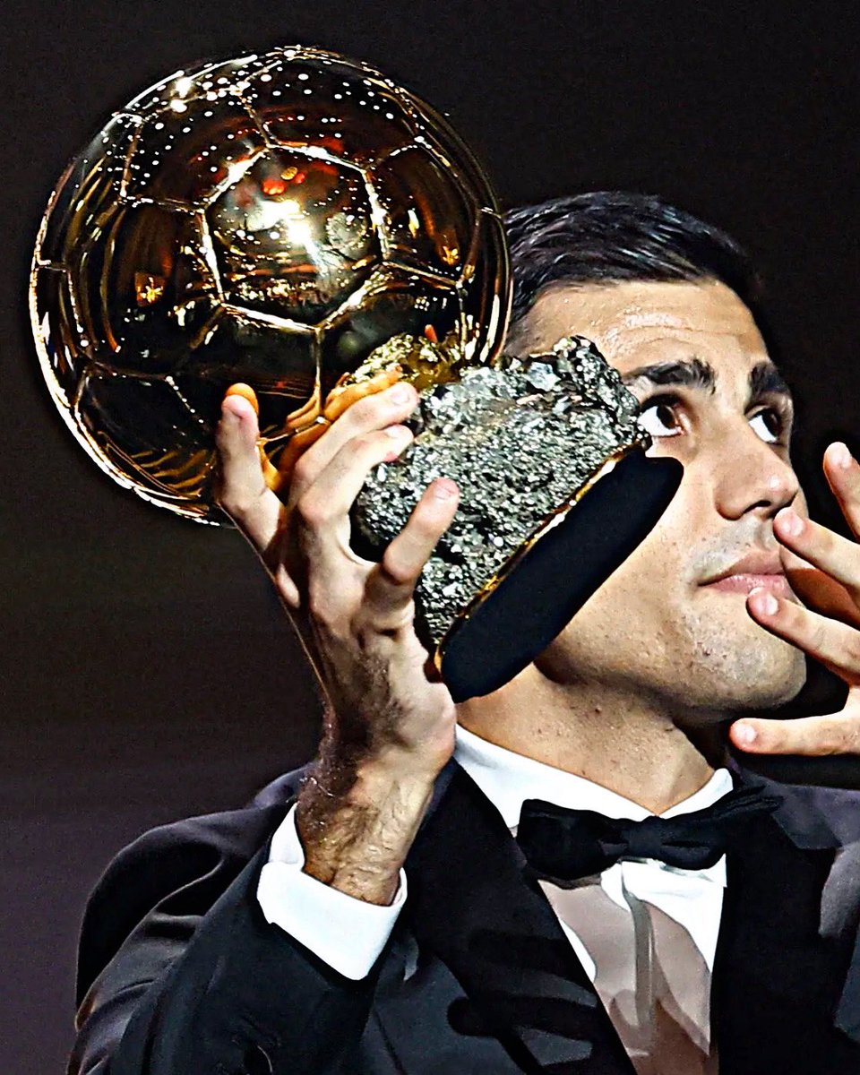 Rodri won the Ballon D’Or #OnThisDay in 2024. 👑