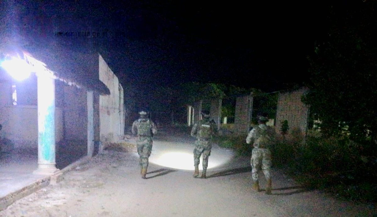 Agradezco a la Comandancia y al personal de la Séptima Zona Naval por el apoyo que brindan a la zona costera de Calkiní, en especial a nuestros hermanos pescadores de Isla Arena, para mantener la seguridad de la población y proteger las especies pesqueras.