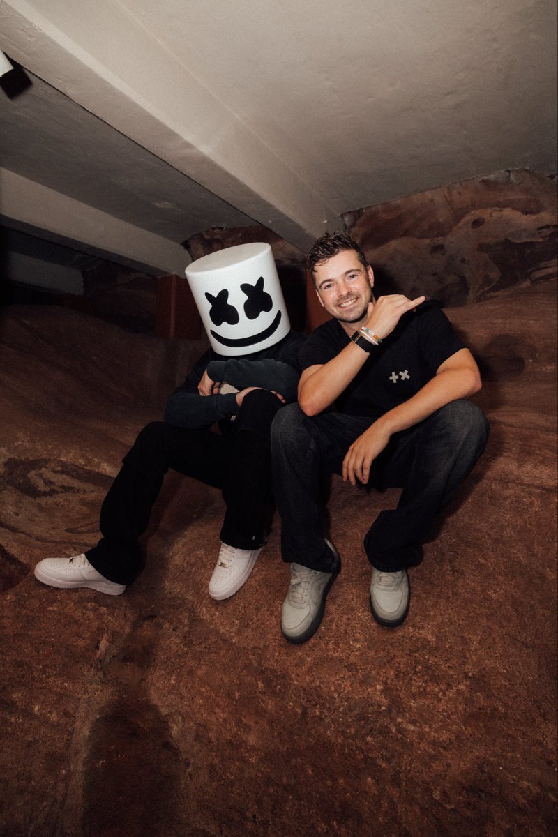 MartinGarrix's tweet image. first ever B2B w @marshmello should we do this again?? #GarrixAtRedRocks