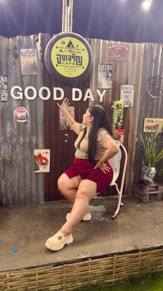 ร้านลับๆ ที่ไม่ลับ หาง่าย อยู่เส้นคันคลอง หลัง รพ.หห 
จขร. น่ารัก พี่สาวเราเอง
 เด็กเสริฟ จก หรรม เก่ง แนะนำ 
#จงเจริญคาเฟ่หัวหิน