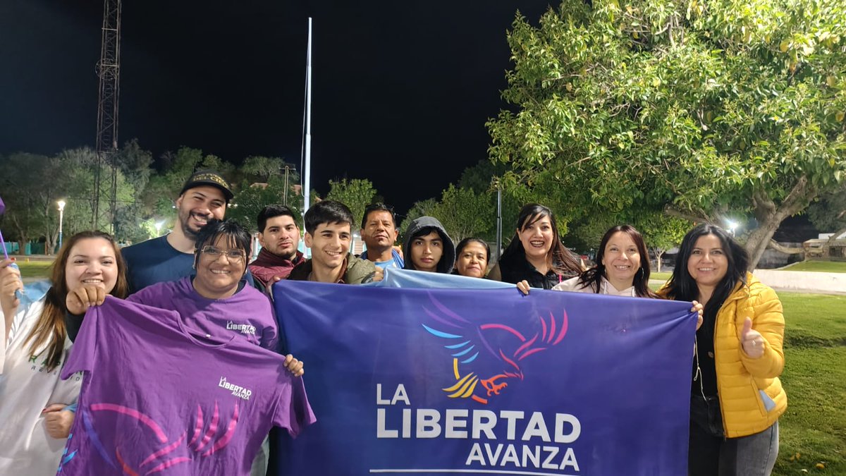 GRACIAS A TODO RÍO NEGRO.

Hay un EQUIPAZO para llevar adelante las ideas del Presidente Javier Milei.

<a href="/JMilei/">Javier Milei</a> <a href="/LLibertadAvanza/">La Libertad Avanza</a> <a href="/LoreVillaverde1/">Lore Villaverde</a> 

#LaLibertadAvanza #rionegro