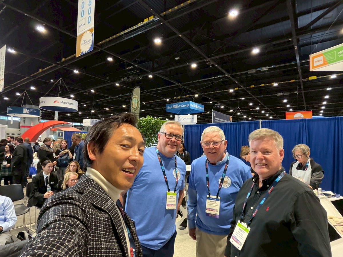 RobHoey1's tweet image. This is our Japanese group joining the NFDA convention in Chicago. It was a busy first day connecting with lots of our colleagues. #funeralsupportservices  #genelyn #nfda2025chicago #funeraldirector #repatriation #embalmer #葬祭ディレクター #海外搬送