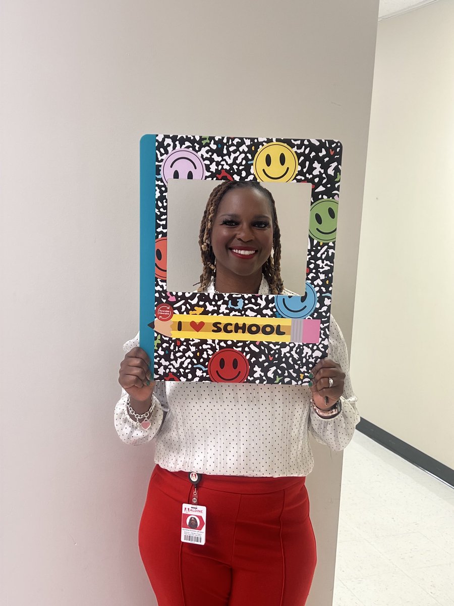 MacKenzie Robbins tweet media