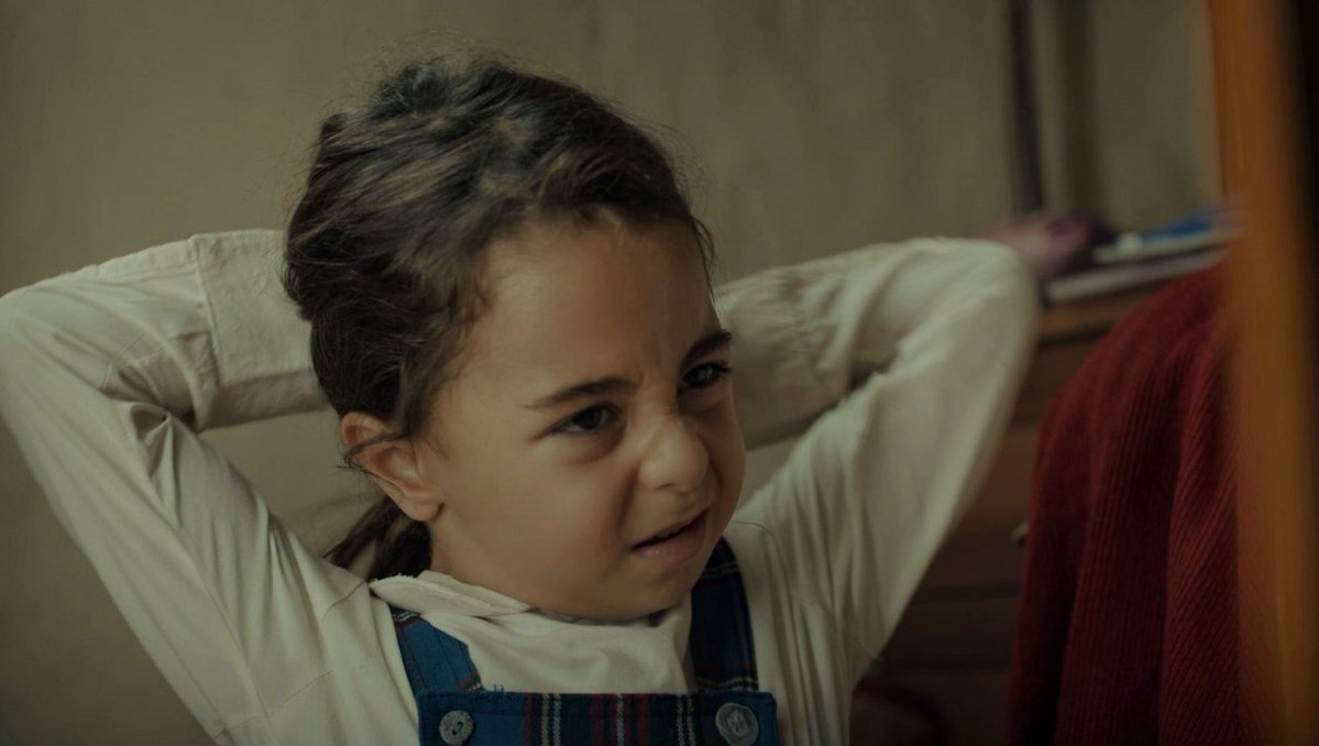 dinhoaugustto's tweet photo. Melek dando o melhor de si pra fazer um belo penteado pra ir à escola #EstreiaNovelaMãe https://t.co/vGjLHbO0K4