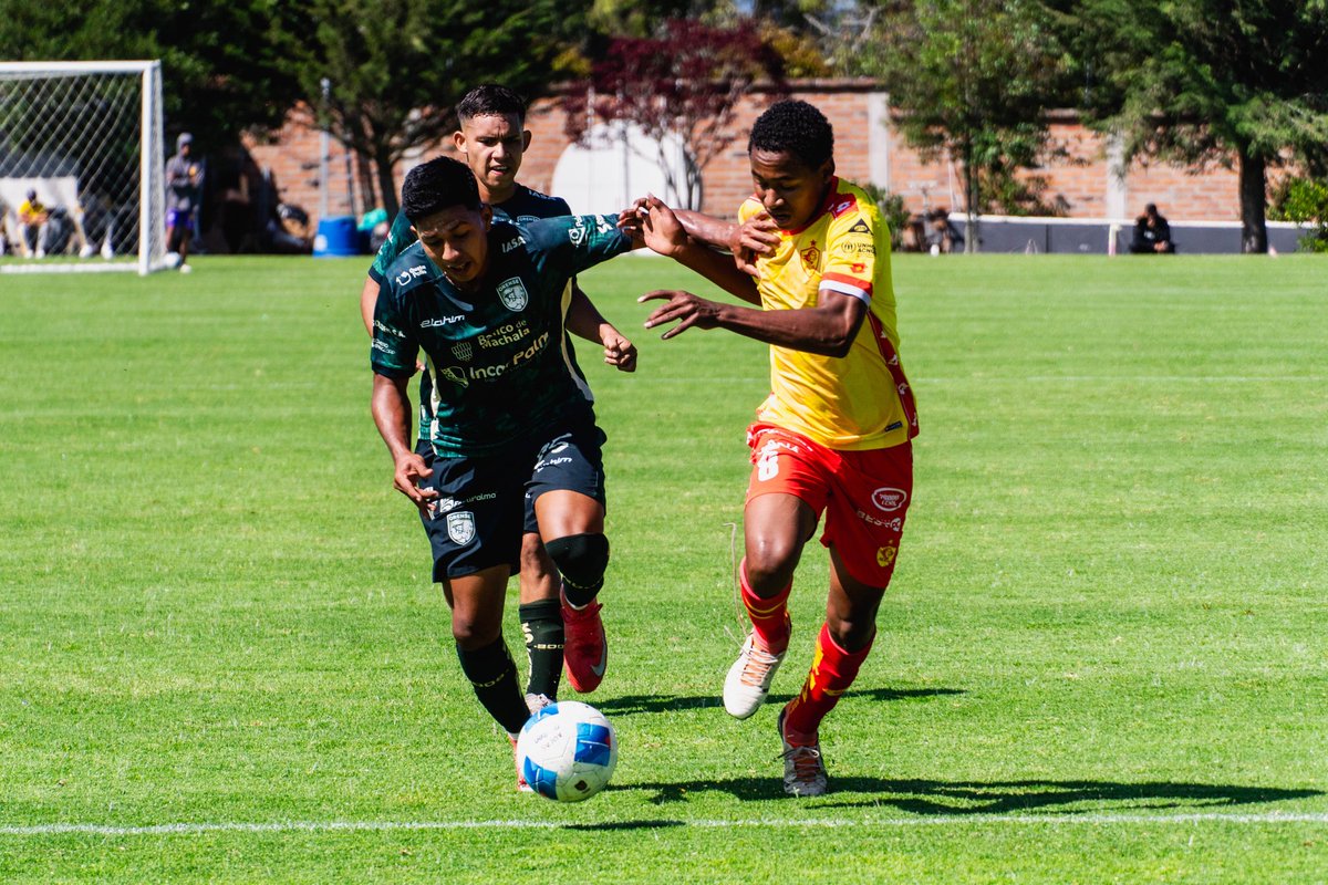FormativasSDA's tweet photo. U19 | 📸⚽️ Retratos del partido ante Orense en el Campeonato Nacional de Formativas 💪
#CasaClub
#FormativasAucas
🟡🔴 https://t.co/HitVfAVb1C