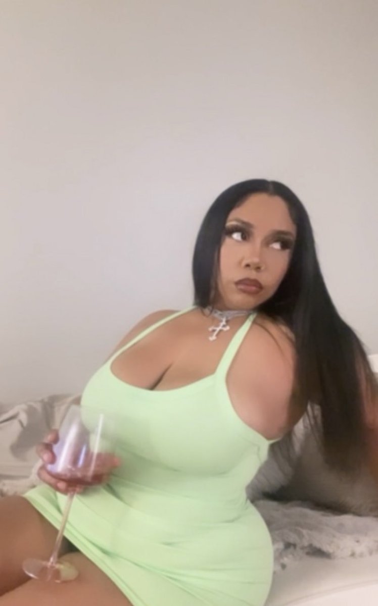 jupitergrl_'s tweet photo. I had just did some extreme Glamour work and my hair was freshly blown out. I felt unstoppable and chaotic. #videoscreenshot https://t.co/Y3j8J7IpR2