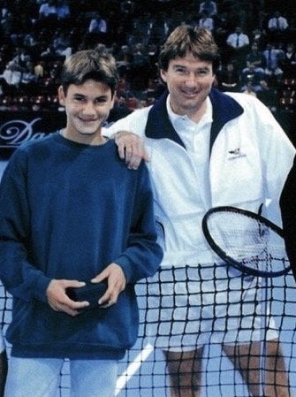 Sinner stays unbeatable indoors in Vienna, Fonseca gets his first ATP 500 title in Basel, plus we discuss this famous picture on a brand new <a href="/advconnors/">Advantage Connors Podcast</a> 🎧👇🏼podcasts.apple.com/us/podcast/adv…