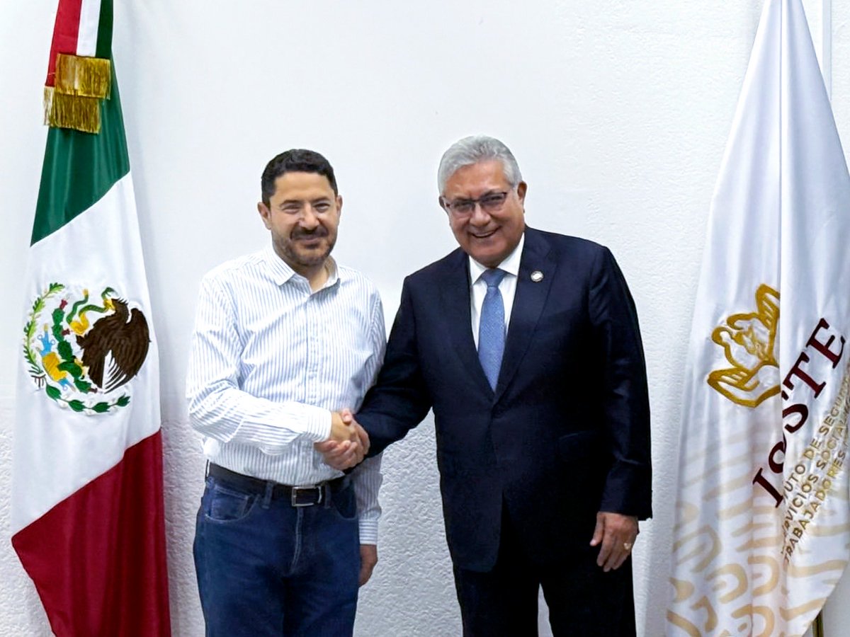 Los agremiados del #SNTE afectados por las lluvias, que sufrieron daños o pérdida de su vivienda, recibirán créditos del <a href="/ISSSTE_mx/">ISSSTE</a>, informó el dirigente nacional, Mtro. Alfonso Cepeda, tras las gestiones realizadas ante el director del Instituto, <a href="/martibatres/">Martí Batres</a>
#SNTEsolidario 🌧️🏠