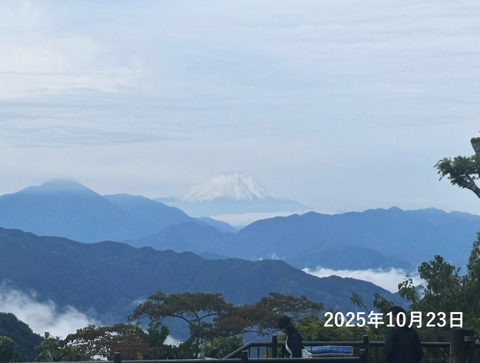 Mountain view  山の景色 2025年10月4月より 『今が旬の日本の美しい風景』をご紹介