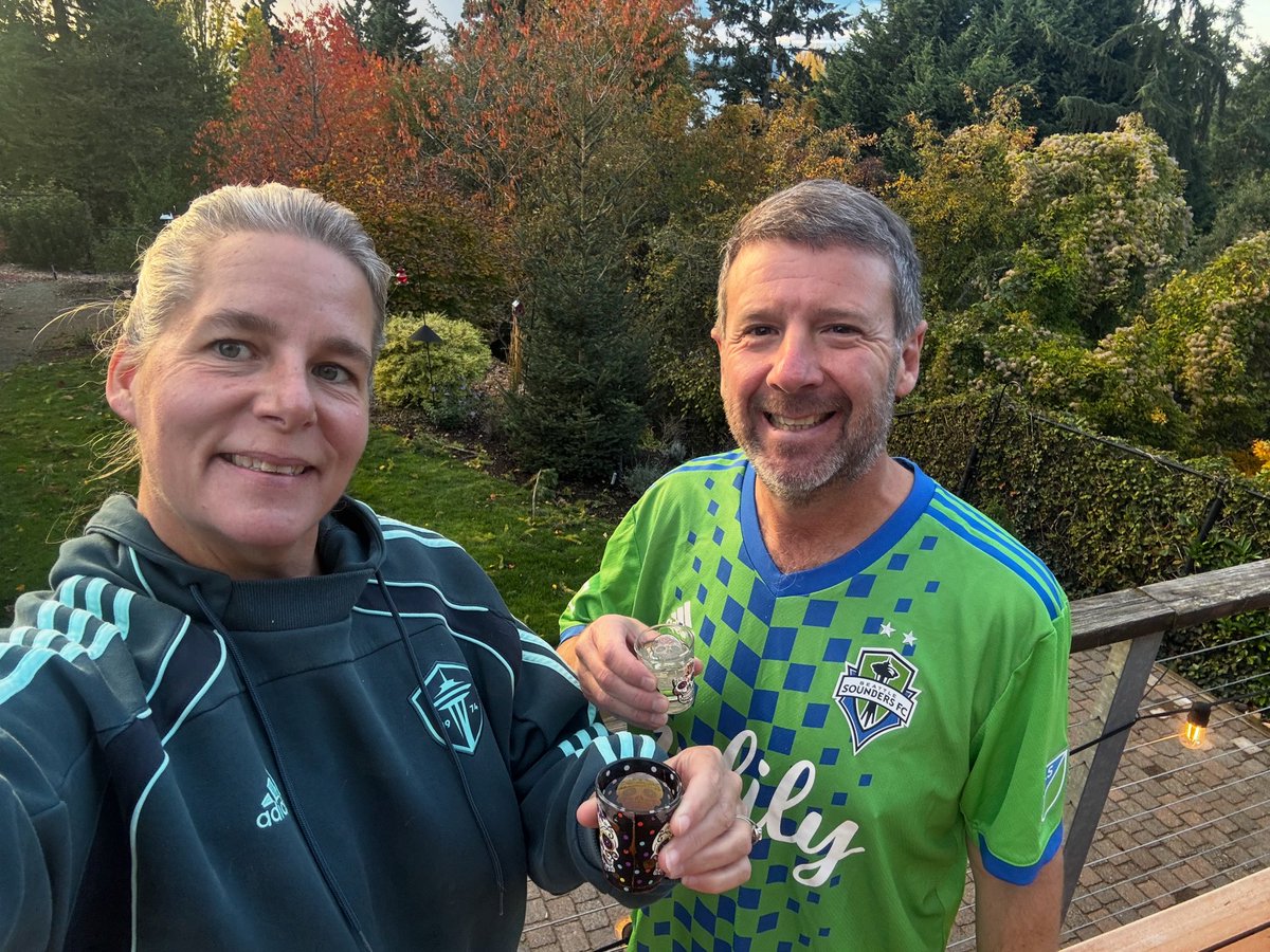 WSeattleSteph's tweet image. Fireball!! (And tequila!) 🔥⚽️
Go Sounders!! 💚💙💚💙

Playoffs Baby!!!