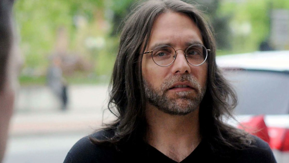 huarachedeperro's tweet photo. Siempre he creído que el patrón se parece a Keith Raniere, y eso si que da miedo. #ConvoyEnChilango https://t.co/0LRtMYrESs