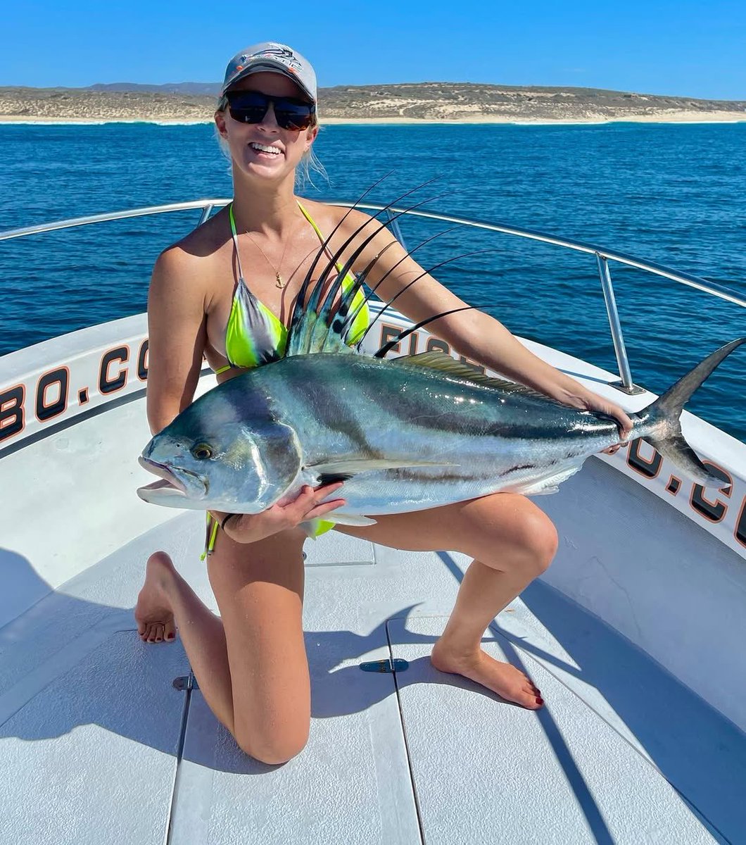 hanacoops512's tweet photo. Got on the rooster fish again today 🙏🏼🙌🏼😍 This time we went on the boat to catch them with exoticfishcabo Thank you so much for putting me on these amazing https://t.co/fLNVK97sKm