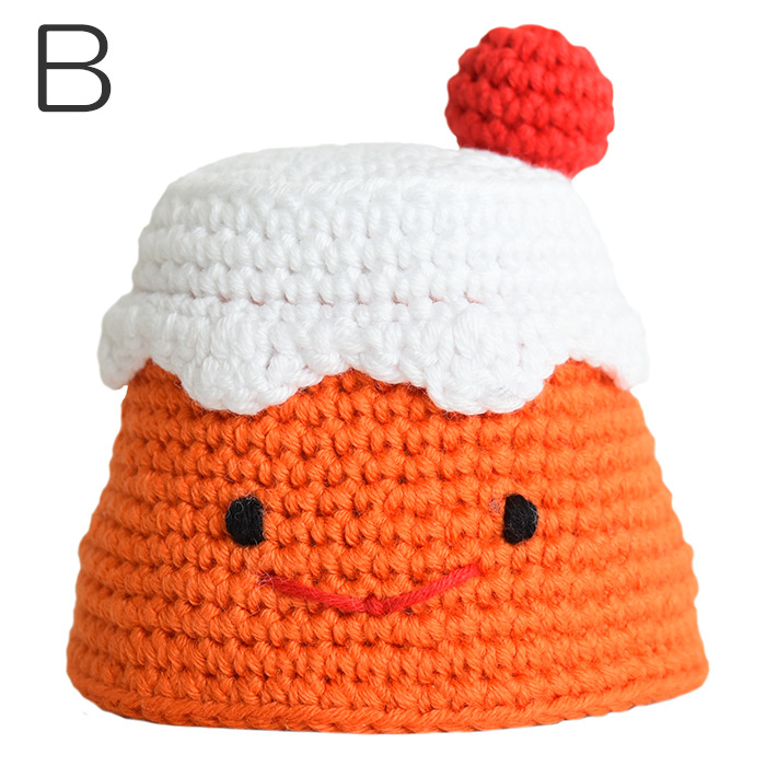 【NEW】いちかわみゆきさんデザイン！かわいい富士山のあみぐるみキット販売中です♪
雪がかかった山のてっぺんには、おめでたい初日の出☀️