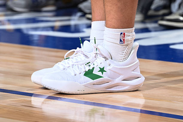 KWAPT's tweet photo. #Celtkicks A closer look at the @newbalancehoops Pritch is rocking tonight: https://t.co/6Eje7YCjgM