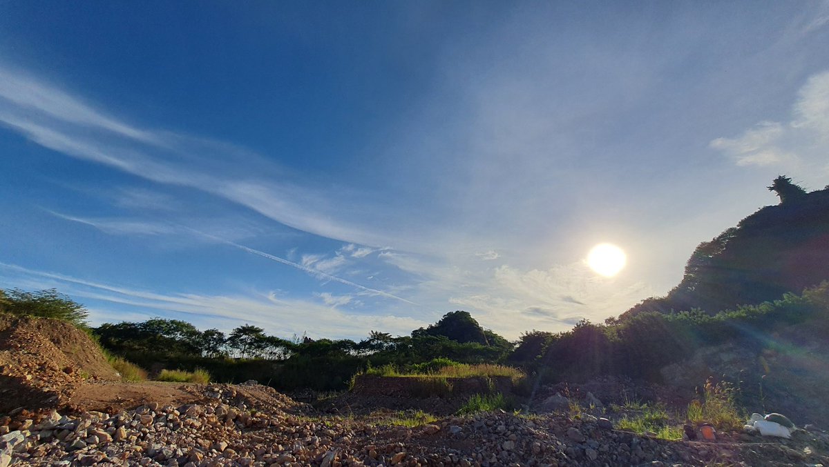 Morning คร้าบชาวโลก
อะไร ๆ ที่ทำให้มีความสุข ถ้ามันยุ่งยากนักทำให้เกิดความทุกข์มองข้ามไปดีกว่า...ถ้าง่าย ๆ สบาย ๆ ทำไปเถ่อะ
จริงมั้ย ๆ เอ๊ะ...หรือไม่จริง จริงสิ ๆ
ดูแลสุขภาพของตัวเองด้วยนะครับชาวโลก
(ว่ากันว่า เจ้าด้วงนี้มาให้เห็น ฤดูหนาวจะมาแล้ว)
#อากาศเปลี่ยนแปลงบ่อย
#คิดถึงจัง