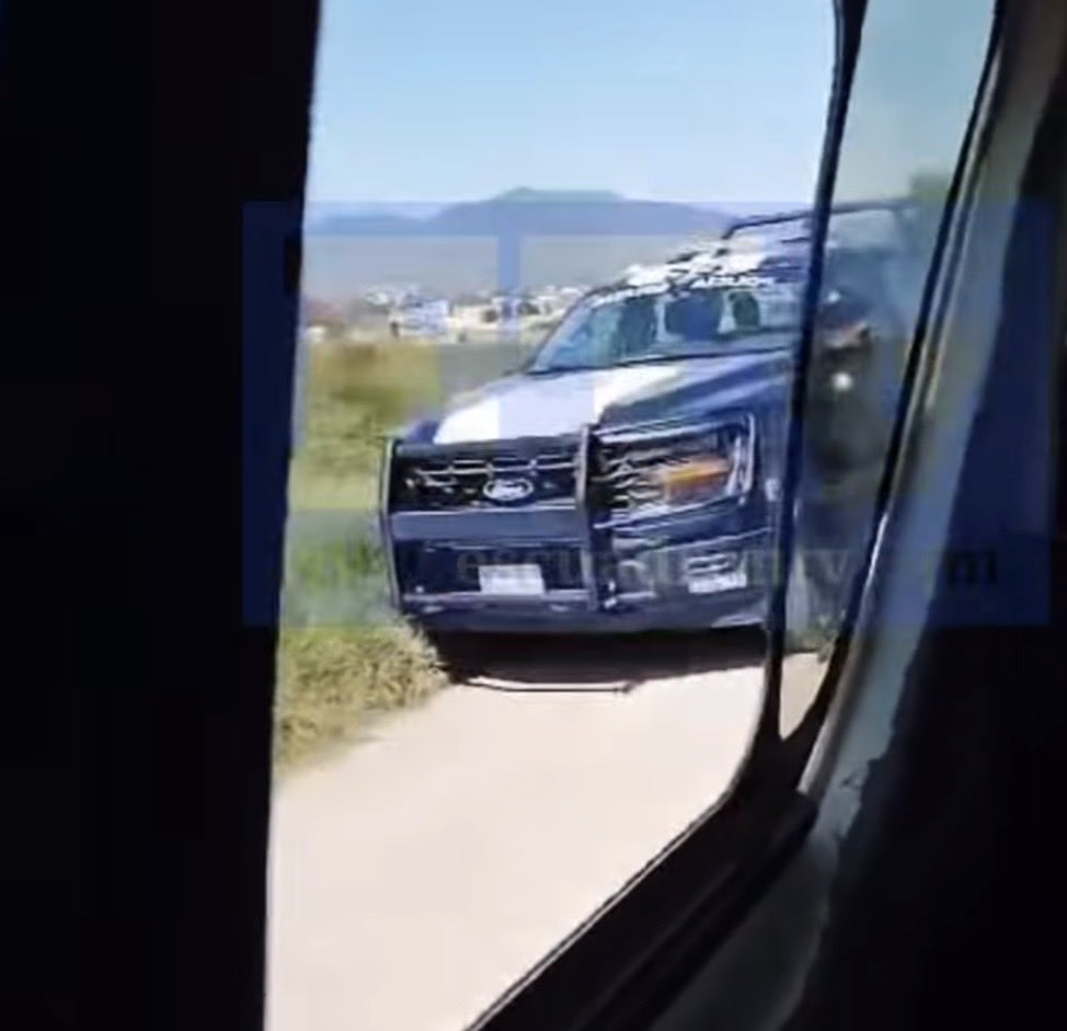 Encuentran posible fosa clandestina en #NicolasRomero, #Edomex. Todos los detalles aquí facebook.com/share/1JrP9io8…