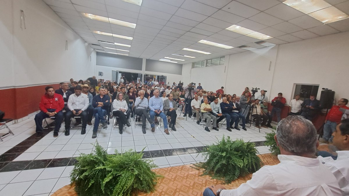 Acompañando a mi paisano Presidente Martin Medina y Secretaria Guillermina Barón. Deseándole la mejor de las suertes.

¡Felicidades! 👏🏻