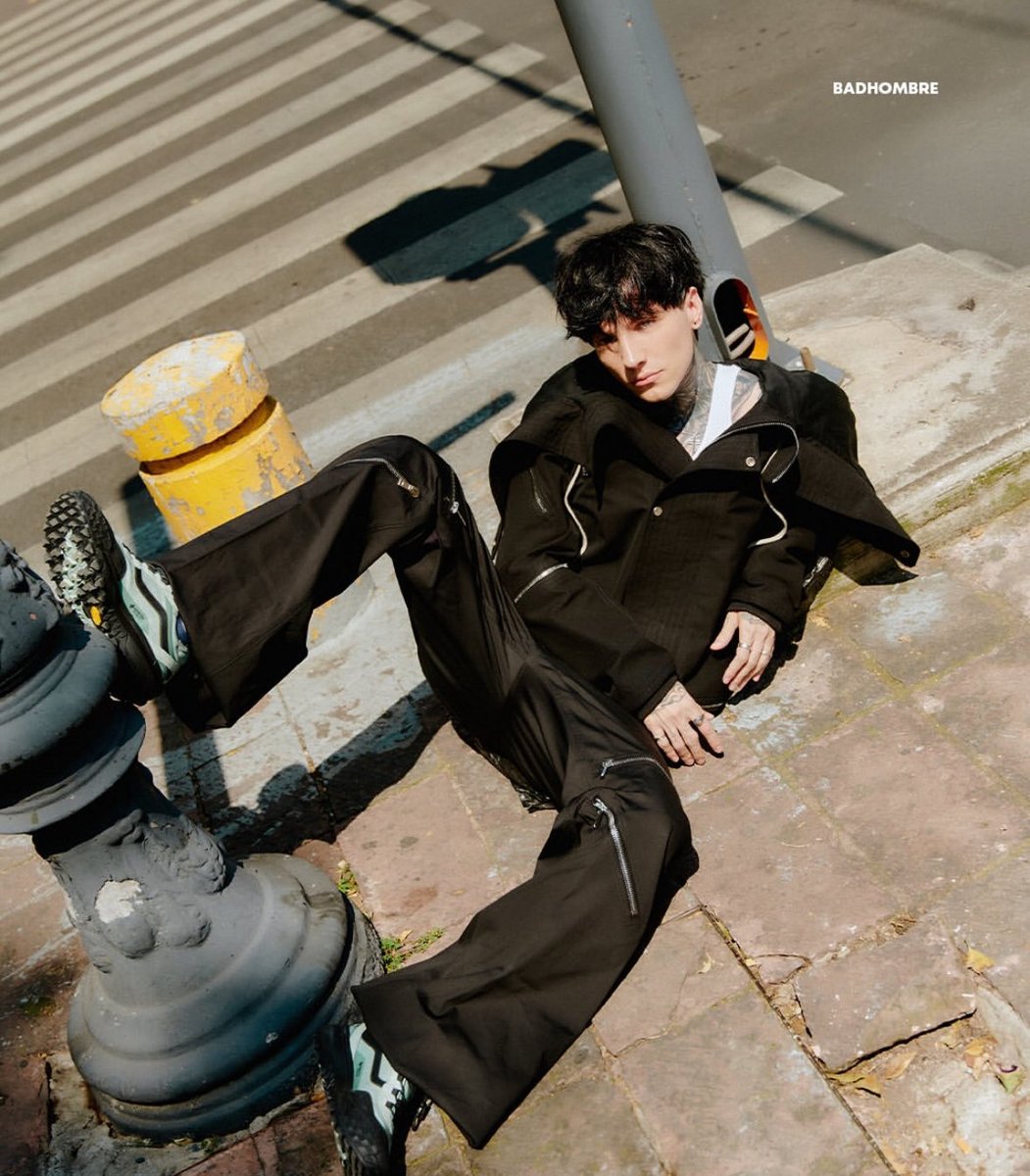 📲📢 | BAD HOMBRE MAGAZINE vía publicaciones de Instagram.

“En el cambiante mundo del streaming, pocos creadores se han reinventado con tanta naturalidad y sarcasmo como Cry…”

-Corre a ver todas as las fotografías 📸