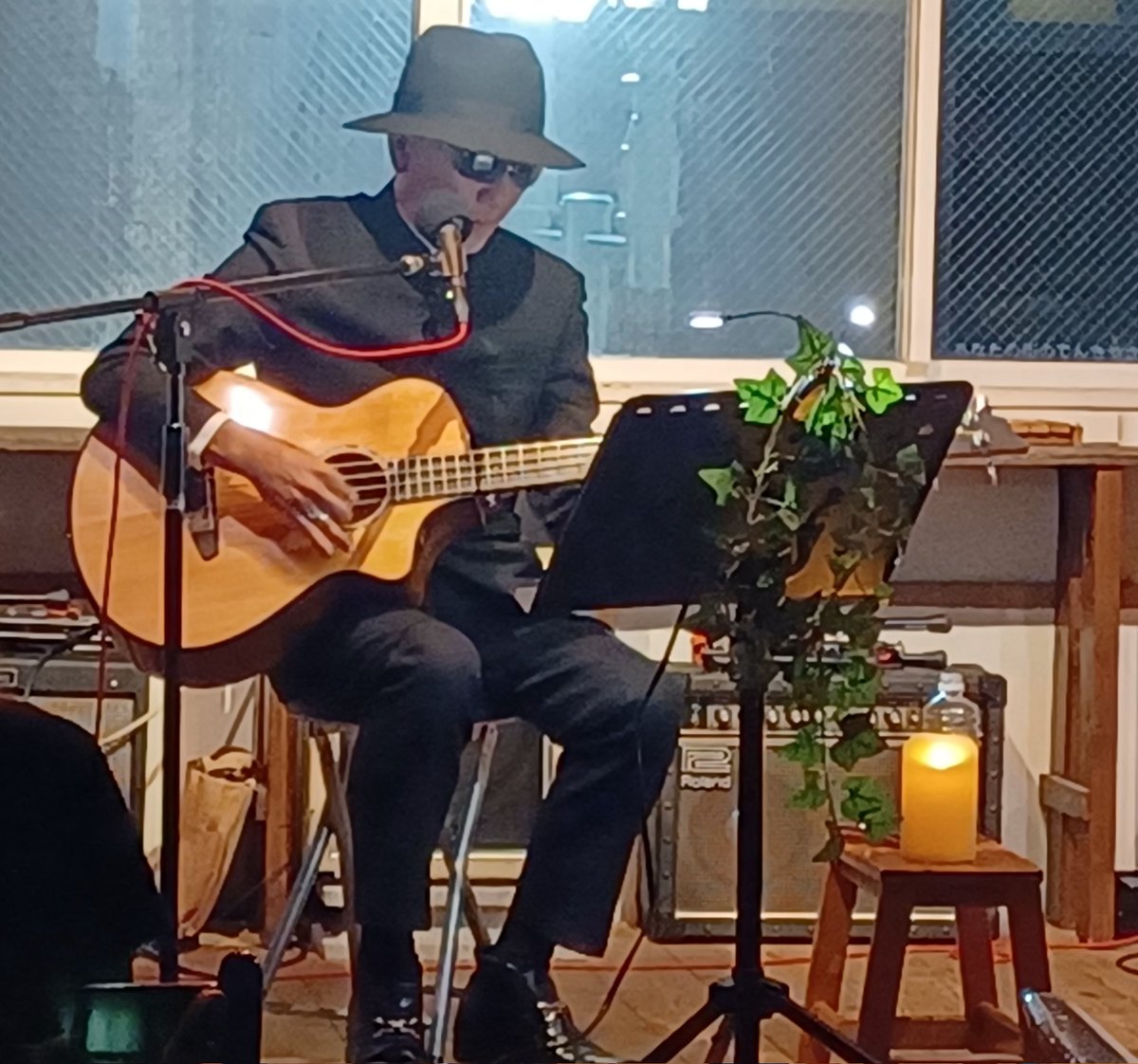 jiguroofficial's tweet image. 小池ヒロミチさんツアーin群馬
高崎のSLOW TIME Cafe さんの
素敵な空間で小池さんの奏でるベース+唄は大人の色気たっぷり✨
じぐろも今回はレア曲を選びました🎤
二人での曲は小池さんのコーラスで痺れまくったスペシャルすぎる時間でした☺️
皆様ありがとうございました🎵
#COMPLEX
#小池ヒロミチ