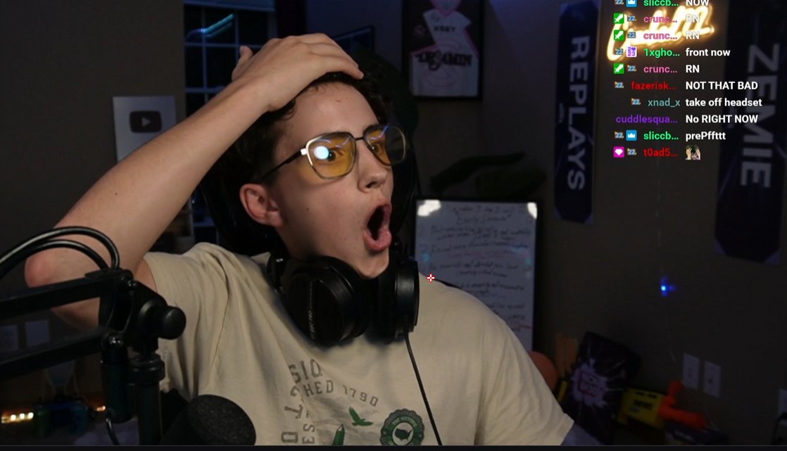 2xGhostLol's tweet photo. @Cracked22_ @BatmanBugha no one wants u, u will blind him with your forehead https://t.co/Try9mnlvaC
