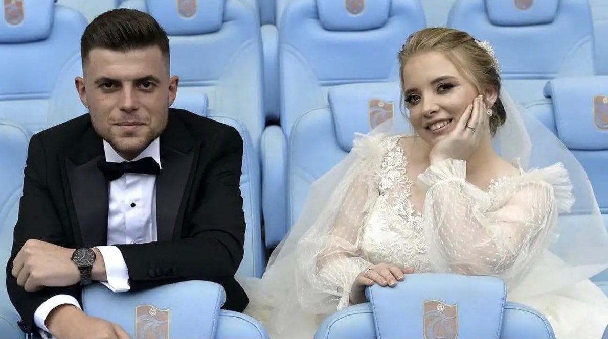 Van Erciş’te Uzman Çavuş Erhan Öksüzoğlu’nun eşi Ümran Öksüzoğlu, ehliyetsiz 16 yaşındaki sürücünün, 50 km hız sınırı olan yolda 113 km hızla çarpması sonucu hayatını kaybetti. 5 aylık bebekleri Yağız ve Eşi yaralı kurtuldu. 

Adalet için ses verin!
#ÜmranİçinAdalet