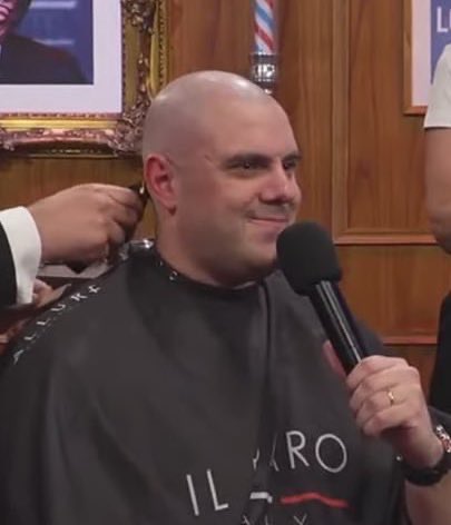 yo: *me rapo el pelo*

Como me queda.   //   Como quiero que 
                                                    me quede.