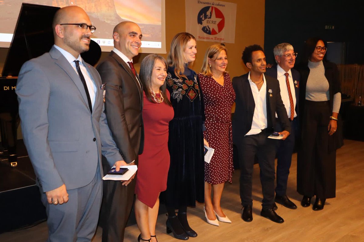 FESTIVAL CUBA VA CONMIGO 2025

Artistas condecorados con la Distinción de la Cultura Nacional:
Jesús Raúl Hernández López
Danis Montero Ascanio 
Luis Ernesto Doñas Gómez 
Marcos Madrigal Soto 
Mónica Marziota Valdés.

Con información de la Embajada de Cuba en Italia.