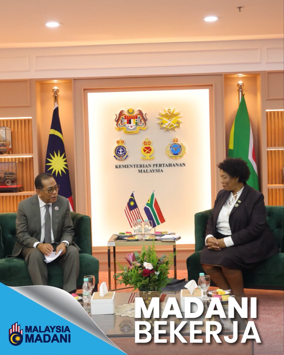 MINDEFMalaysia's tweet image. Menteri Pertahanan, YB Dato’ Seri @khalednordin telah menerima Kunjungan Hormat daripada Menteri Pertahanan dan Veteran Tentera Republik Afrika Selatan, PYT Angie Motshekga di Wisma Pertahanan, Kuala Lumpur.

#MinDefUpdate
#MinDefMalaysia
#DiplomasiPertahanan
#MadaniBekerja