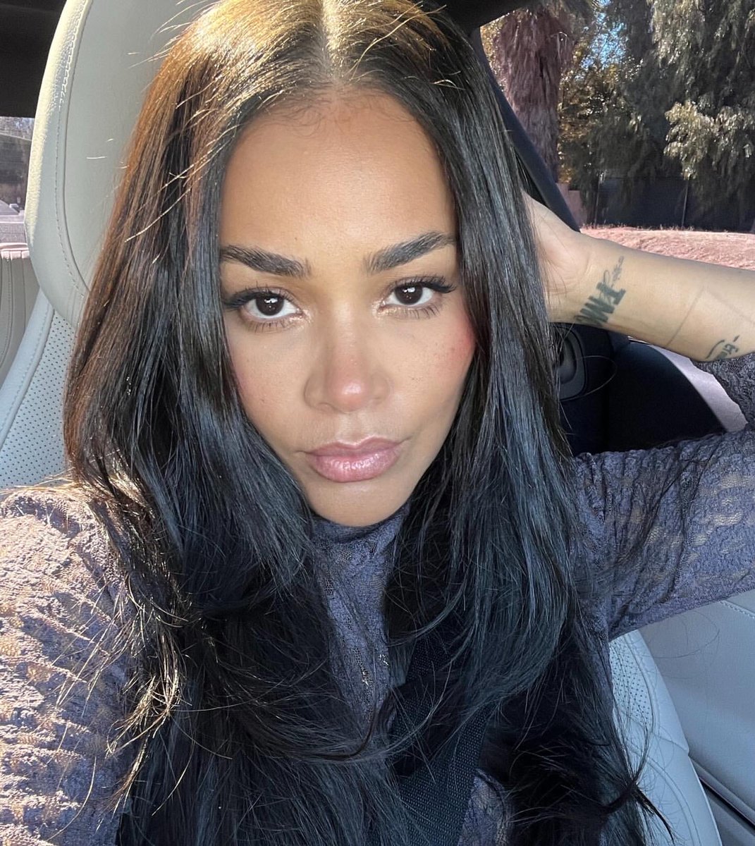 Lauren L Sources tweet media