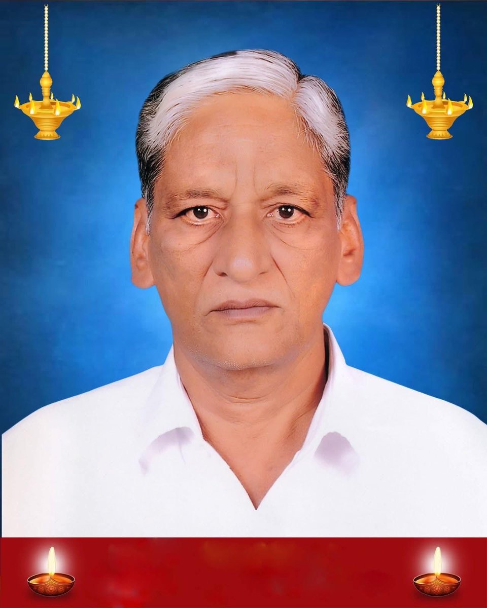 deviprasadBrs's tweet image. మాజీ మంత్రి, ఎమ్మెల్యే హరీష్ రావు గారి కి పితృ వియోగం.

హరీష్ రావు గారి తండ్రి తన్నీరు సత్యనారాయణ గారు కొద్దీ సేపటి క్రితం మరణించారని తెలియజేయుటకు చింతిస్తున్నాము.

వారి పార్థివ దేహం సందర్శనార్థం హైదరాబాద్ లోని వారి స్వగృహం క్రిన్స్ విల్లాస్ లో ఉంచబడుతుంది .