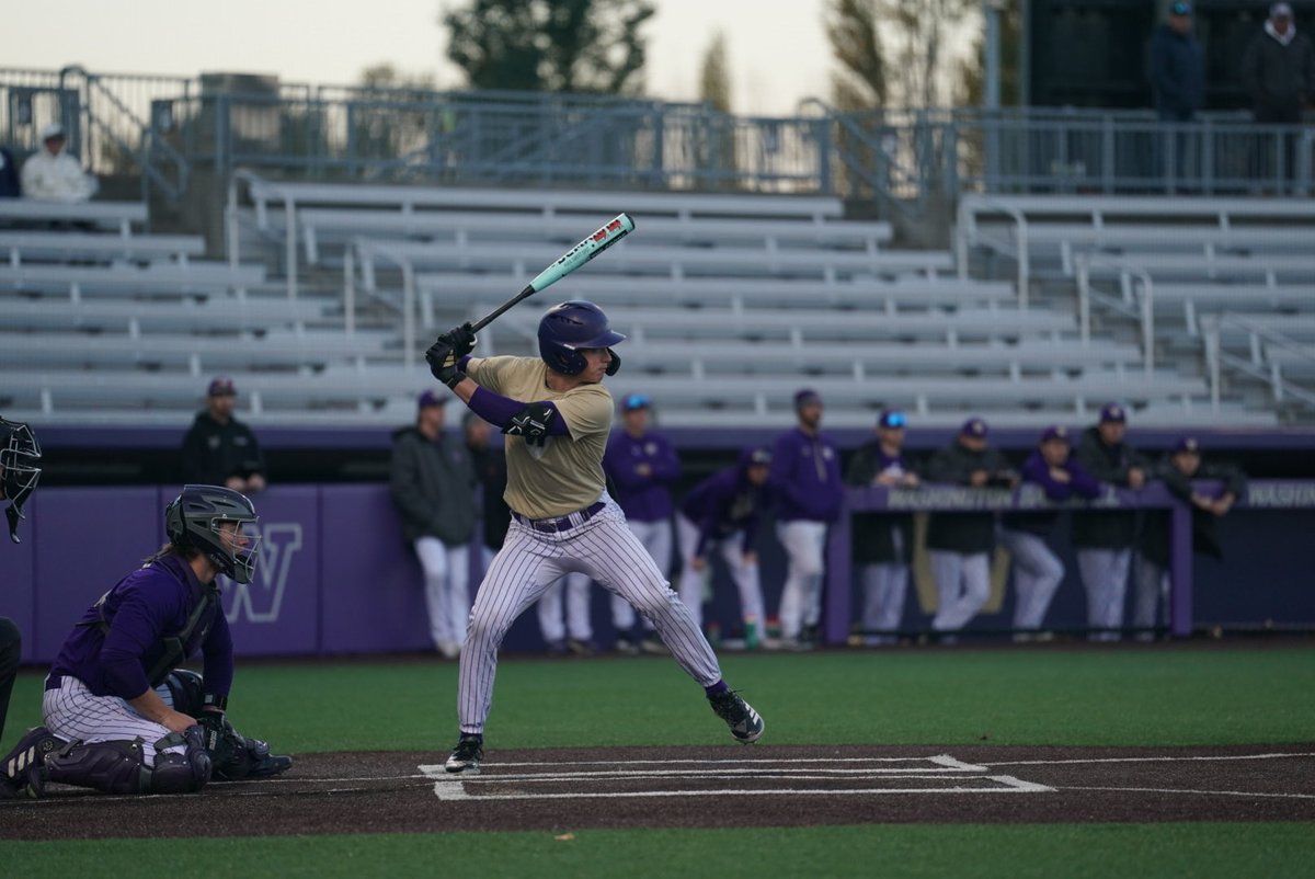 Gold plates six in the fourth to take the lead!

E4 | 🟣5-6🟡