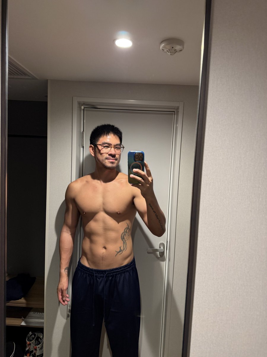 dongdolla's tweet image. Not pictured: these Japanese hotel-issued pajamas stop at my ankles.