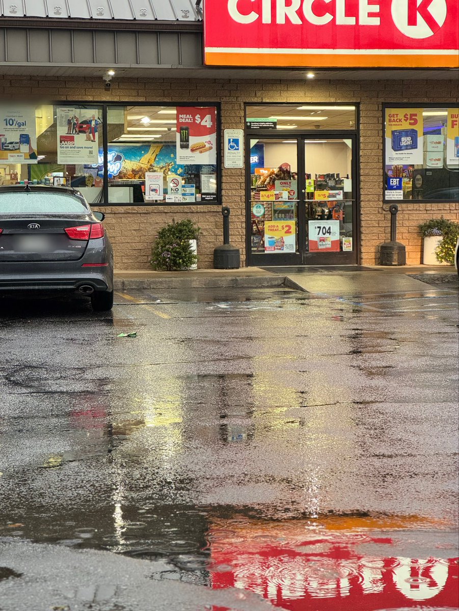 greenelightcin1's tweet image. Beautiful #puddlereflection @circlekstores @clarkgasandoil