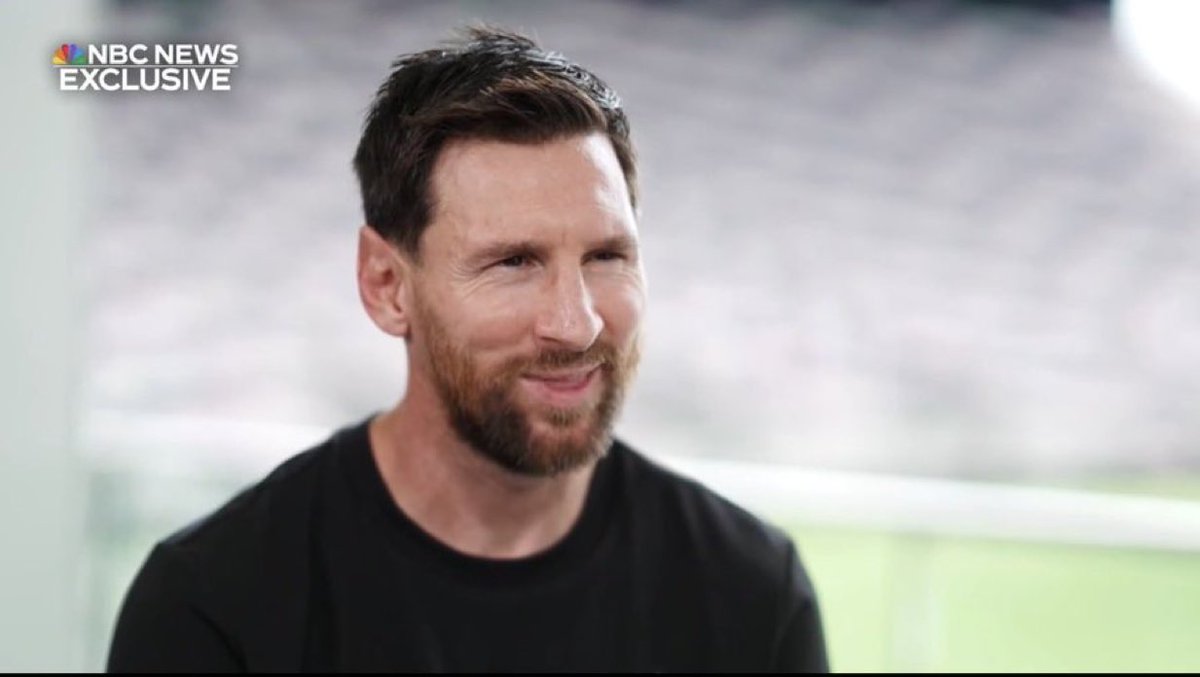 🗣️Leo Messi: "Bueno, obviamente a medida que te haces mayor, pierdes cosas que tenías cuando eras más joven, cosas como la velocidad, el tiempo de reacción, o ver el partido más rápido, tomar decisiones".

“A veces la mente es más rápida que las piernas. Pero creo que siempre