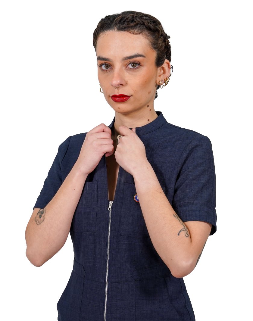 Lo único cierto es lo primero. Sobre el resto de lo que se me acusa, le recomiendo acudir a un oculista o a un otorrino ❤️