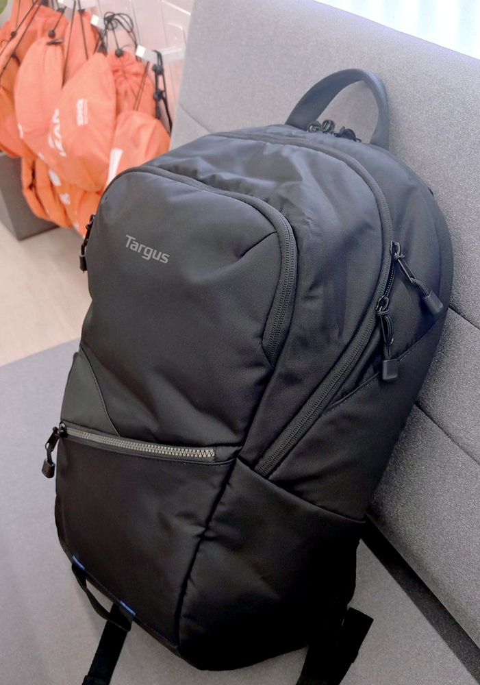 おは！テックウインドのてっくーです💪☺️
会社のドーハイがターガスバッグを試しに使ってみてくれました✨
結構中身が詰まってる感じがするけど何が入ってるのかな🤔今日もよろ～
🔽このバッグの詳細はこちら
（item.rakuten.co.jp/targus/tbb633g…）