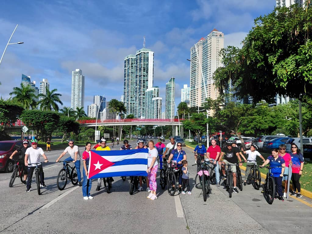 A pocos días de la votación en la ONU a la resolución para poner fin al bloqueo, varias son las expresiones de solidaridad por parte de amigos de #Cuba. 
No importa cuantas maniobras mediáticas hagan Trump y Marco Rubio, la verdad y la razón van a prevalecer. #CubaEstáFirme